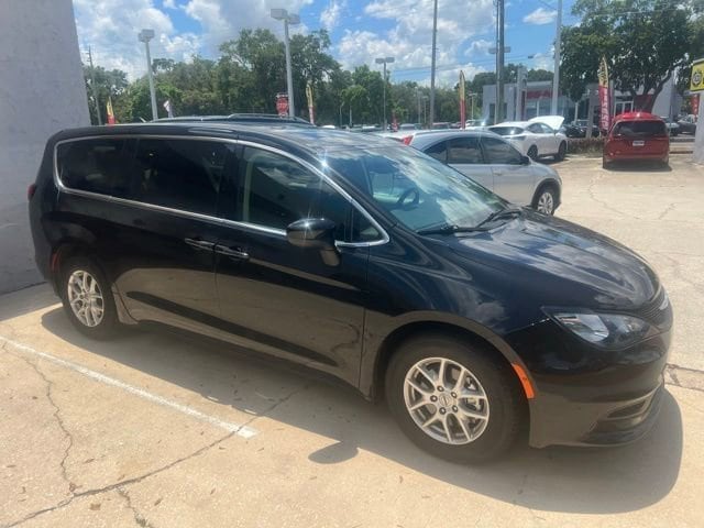 2023 Chrysler Voyager LX's photo