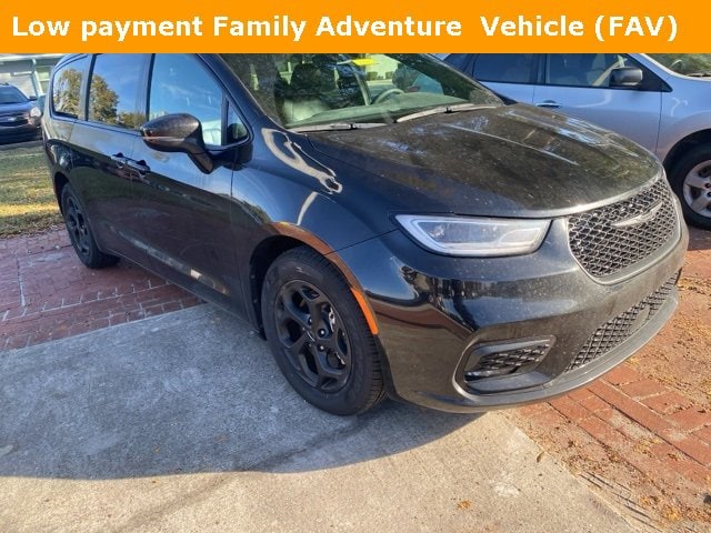 2022 Chrysler Pacifica Hybrid Touring L's photo