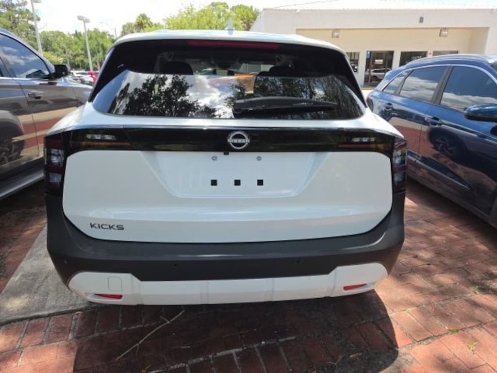 Used 2025 Nissan Kicks SV SV FWD