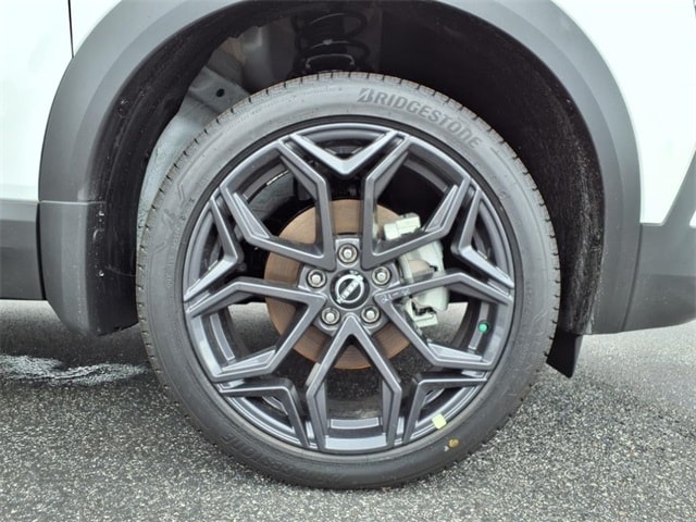 2025 Nissan Kicks SR photo 2