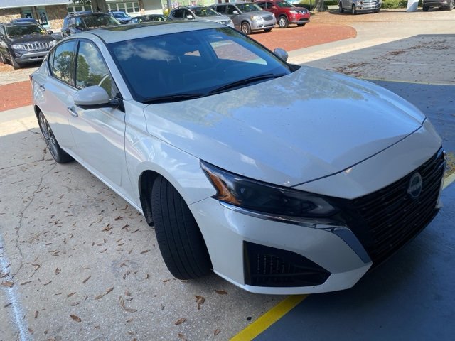 2023 Nissan Altima SL's photo