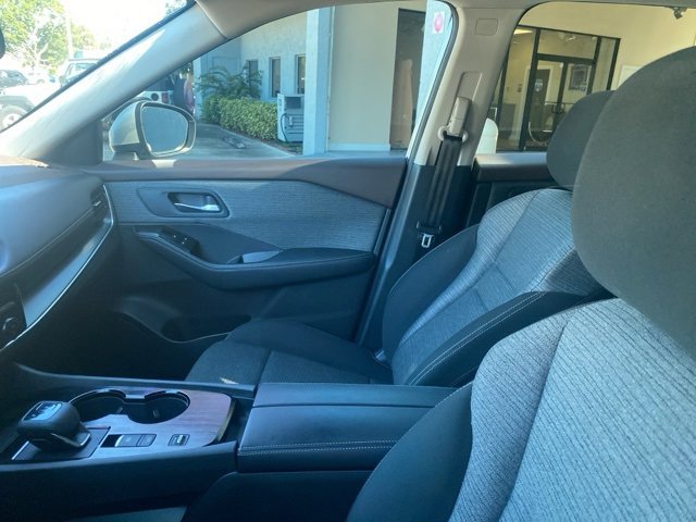 2022 Nissan Rogue SV photo 4