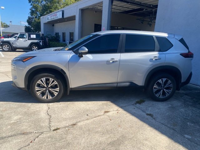 2022 Nissan Rogue SV photo 3