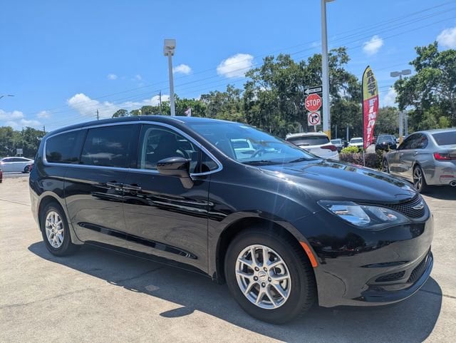 2023 Chrysler Voyager LX's photo