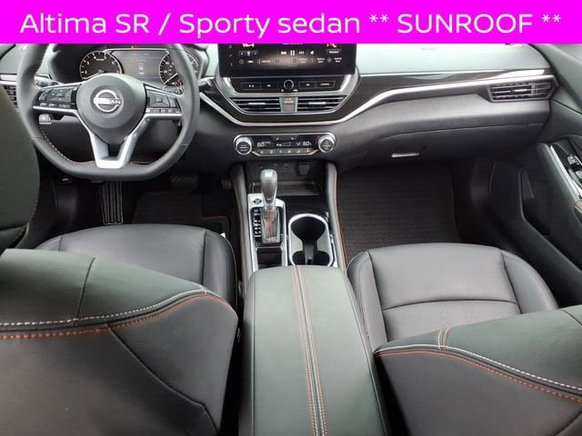 2025 Nissan Altima SR - Photo 17
