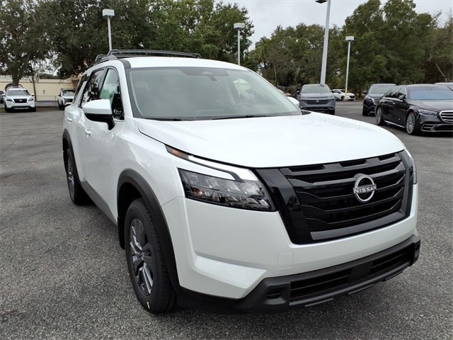 2025 Nissan Pathfinder SV's photo