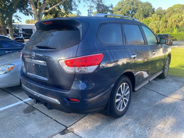 2015 Nissan Pathfinder S photo 2