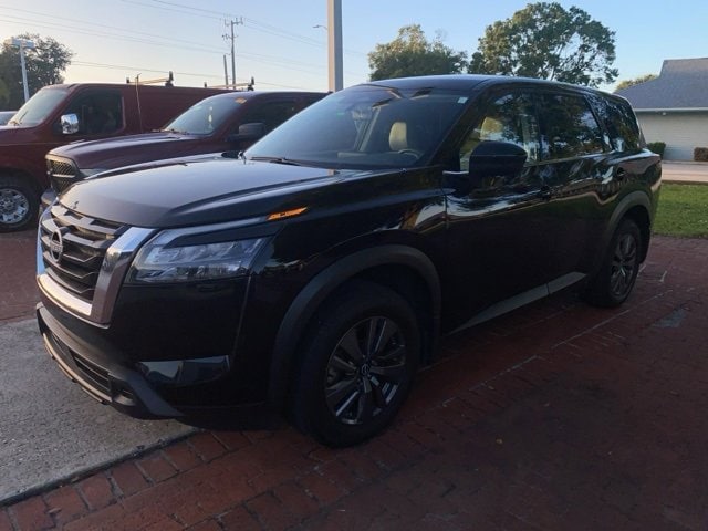 2024 Nissan Pathfinder S's photo