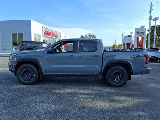 2025 Nissan Frontier Crew Cab PRO-X photo 4
