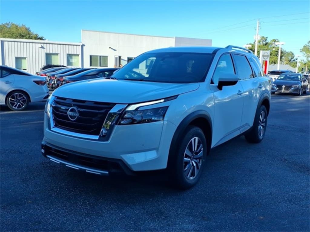 New 2025 Nissan Pathfinder SL SUV