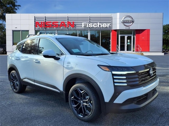 2025 Nissan Kicks SR's photo