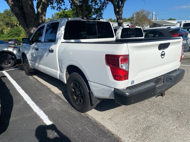 2021 Nissan Titan Crew Cab S photo 3