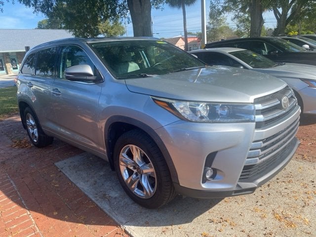 2019 Toyota Highlander Limited's photo