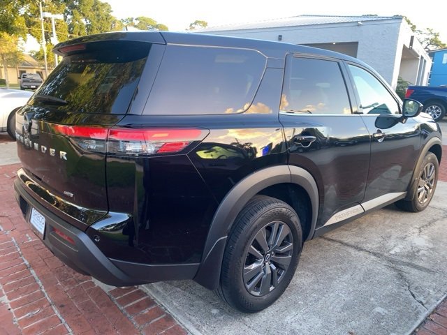 2024 Nissan Pathfinder S photo 2