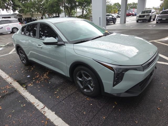 2025 Kia K4 LXS AT's photo