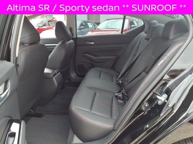 2025 Nissan Altima SR - Photo 15
