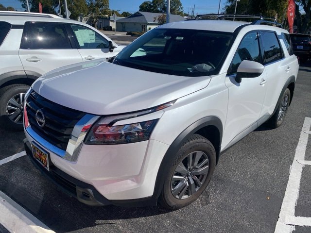 2025 Nissan Pathfinder SV's photo