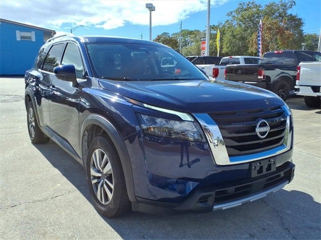 2025 Nissan Pathfinder SL's photo
