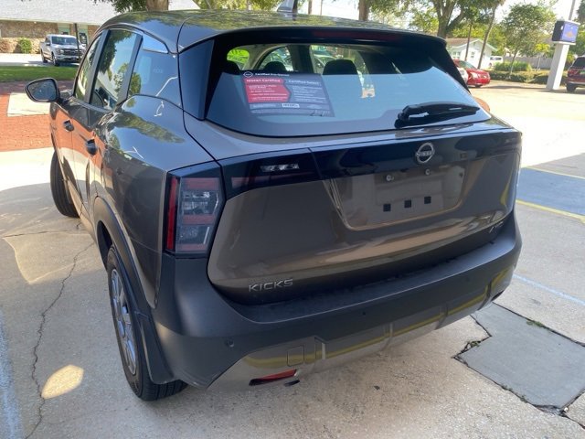 2025 Nissan Kicks S photo 3