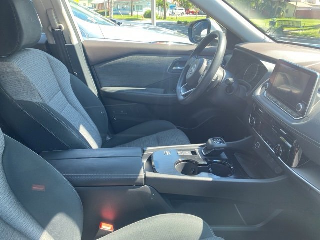 2022 Nissan Rogue SV photo 3