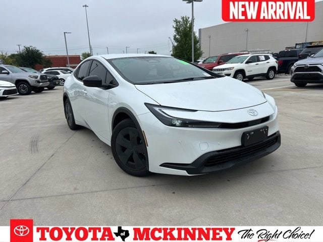 2026 Toyota Prius LE FWD's photo