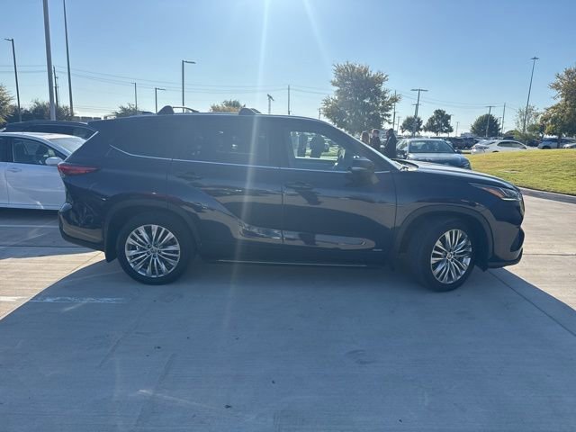 2023 Toyota Highlander Hybrid Platinum photo 2