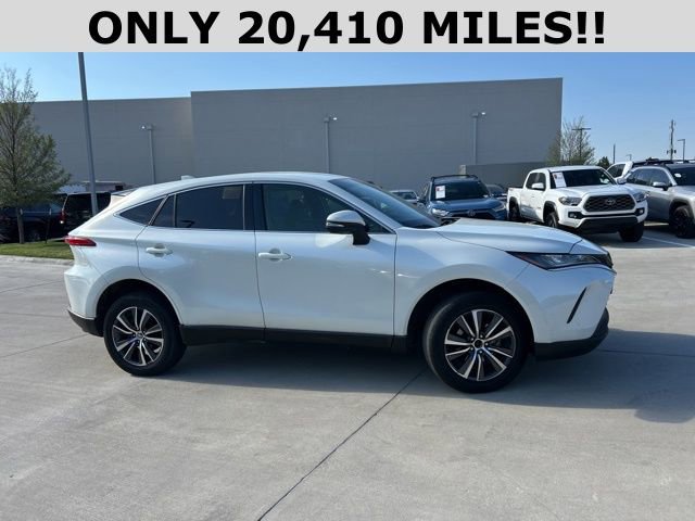 2022 Toyota Venza LE photo 2