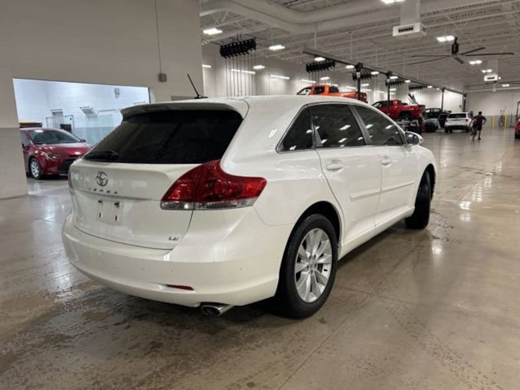 Used 2014 Toyota Venza LE Crossover
