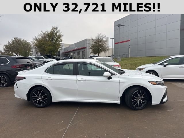 2023 Toyota Camry SE photo 2