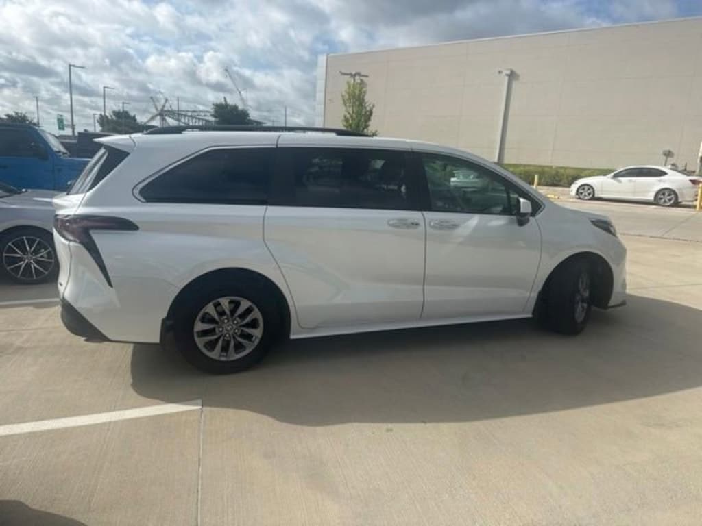 Used 2025 Toyota Sienna XLE Van Passenger Van