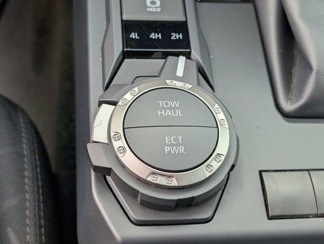 2025 Toyota Tacoma SR5 - Photo 17