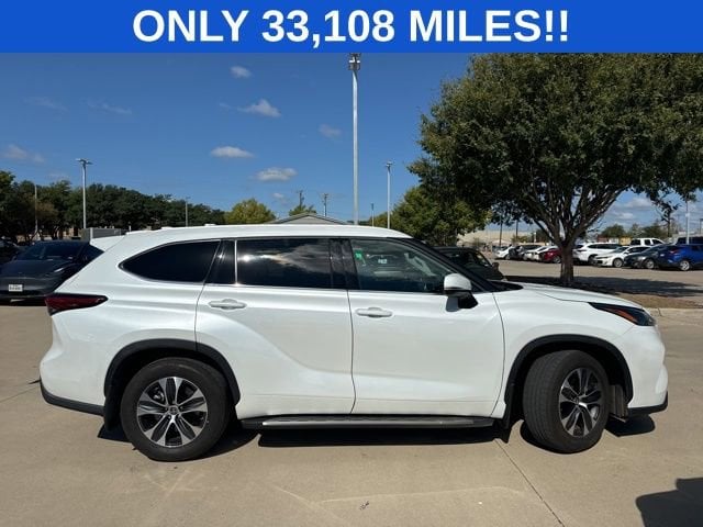 Used 2022 Toyota Highlander XLE with VIN 5TDGZRAH3NS097311 for sale in Mckinney, TX