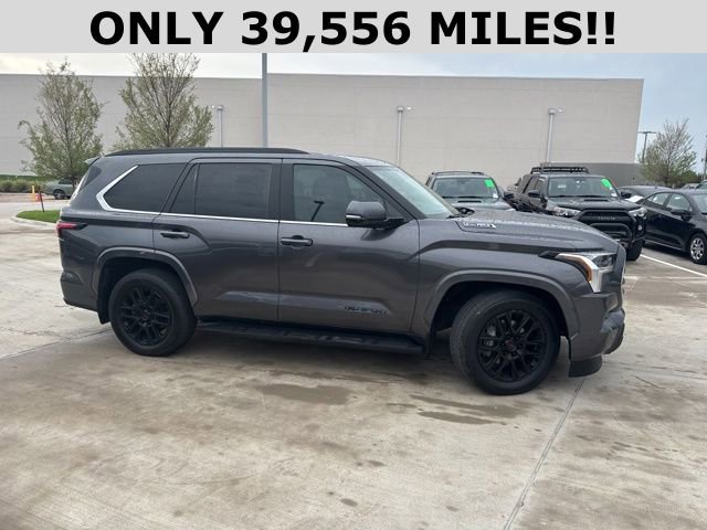 2024 Toyota Sequoia SR5 photo 2