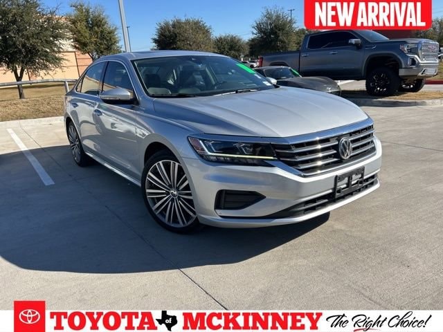 2020 Volkswagen Passat SE's photo
