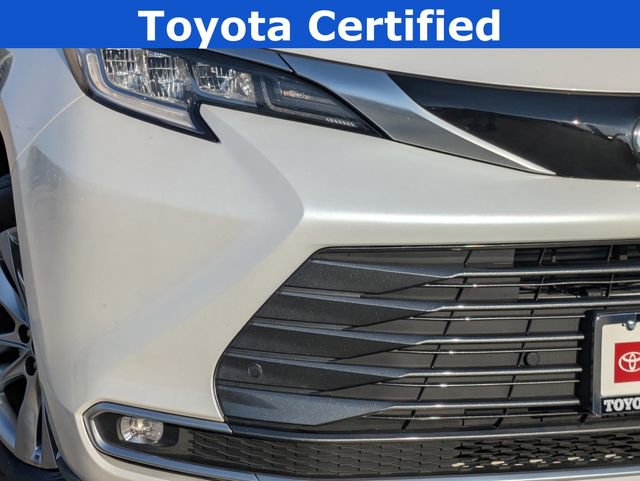 2023 Toyota Sienna Limited photo 3
