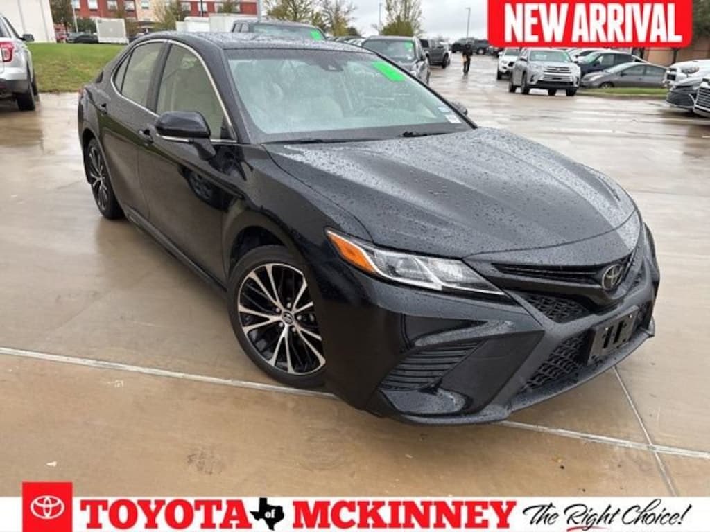 Used 2018 Toyota Camry SE Sedan