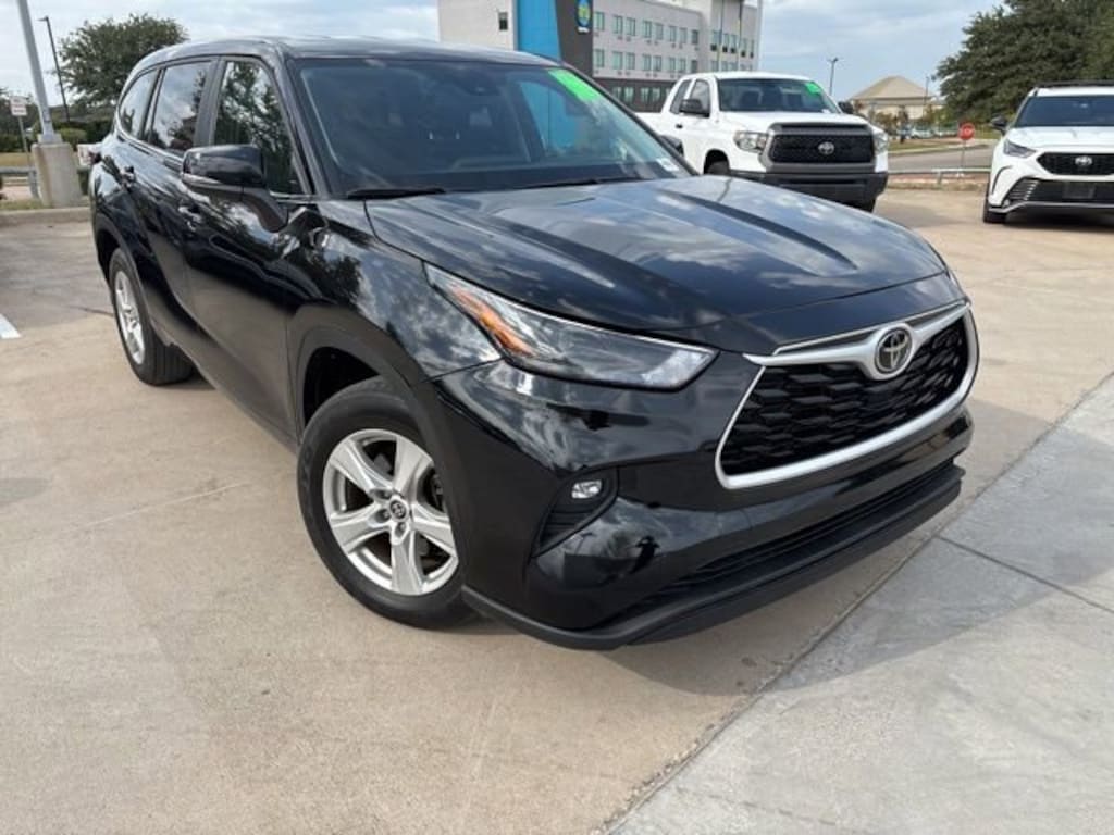 Used 2024 Toyota Highlander LE SUV