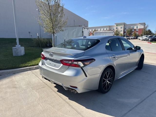 2023 Toyota Camry SE photo 3