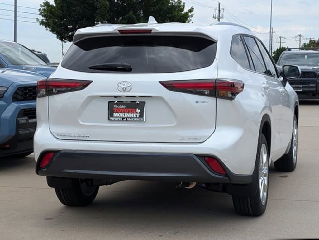New 2026 Toyota Highlander Hybrid Limited SUV