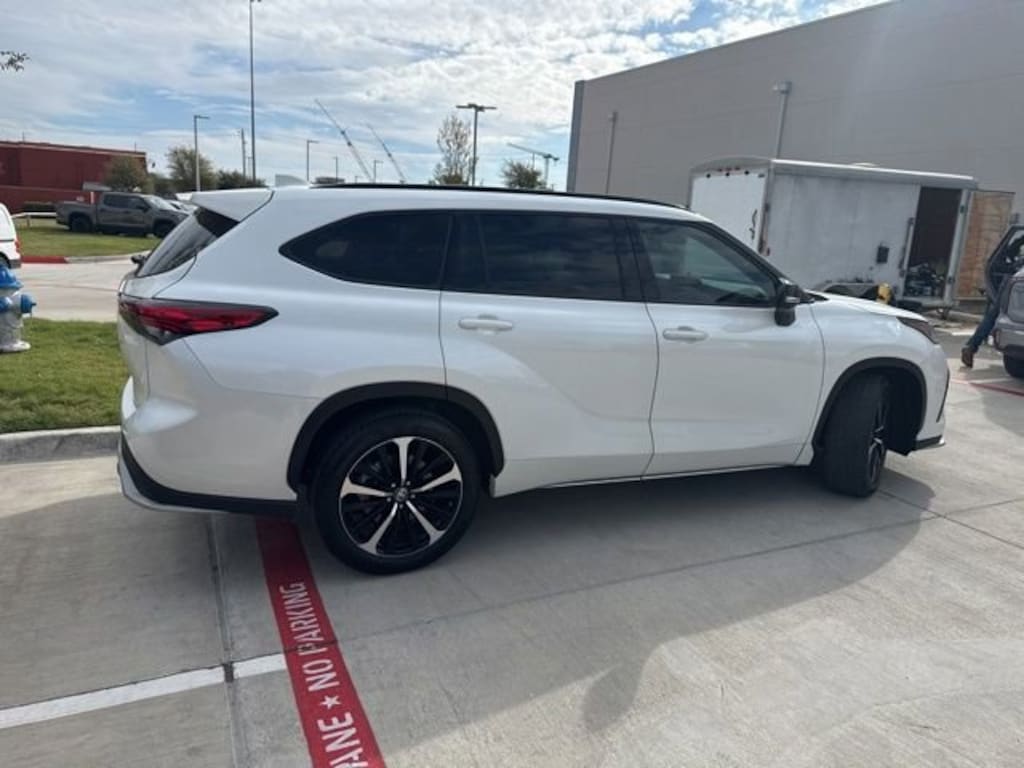 Used 2021 Toyota Highlander XSE SUV