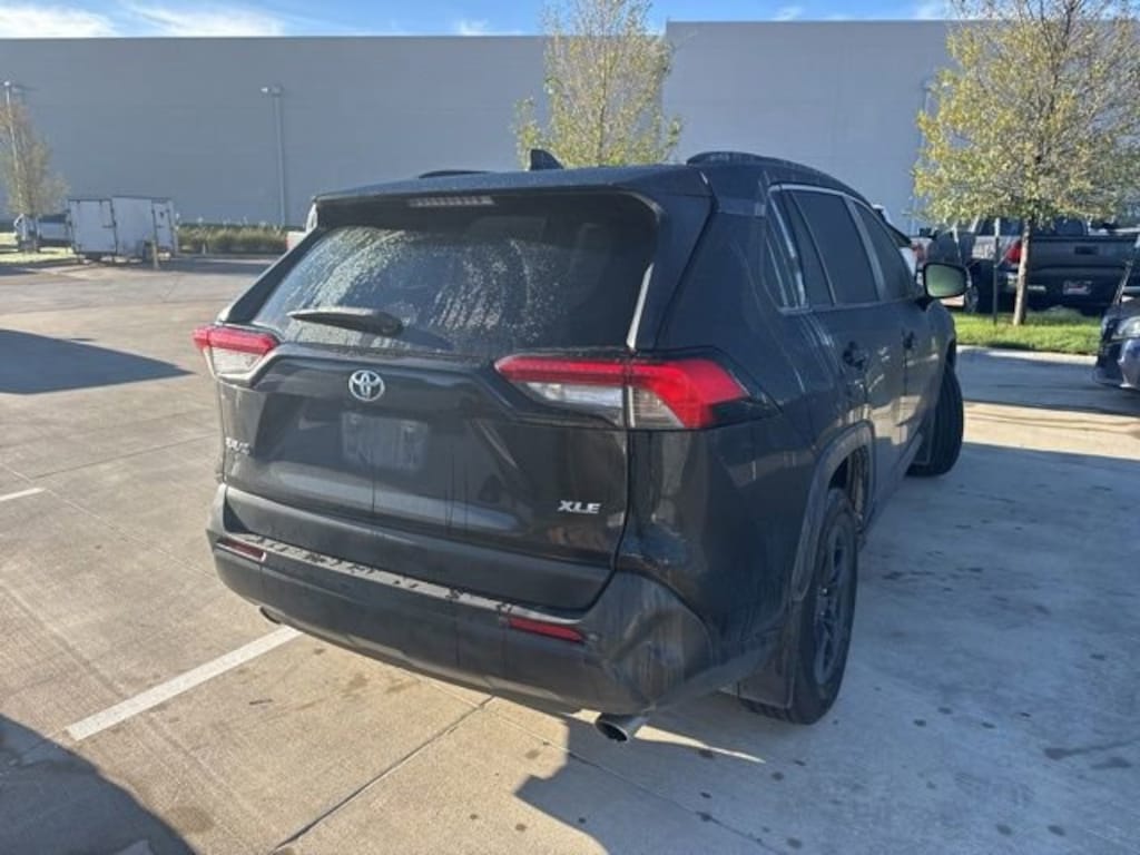 Used 2020 Toyota RAV4 XLE SUV