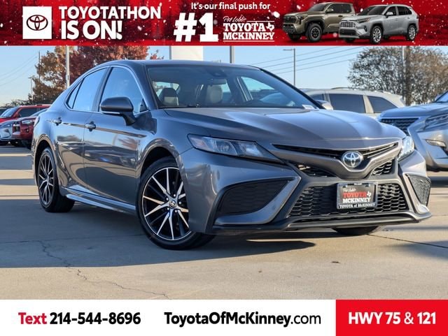 2024 Toyota Camry SE's photo