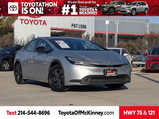 2024 Toyota Prius LE's photo