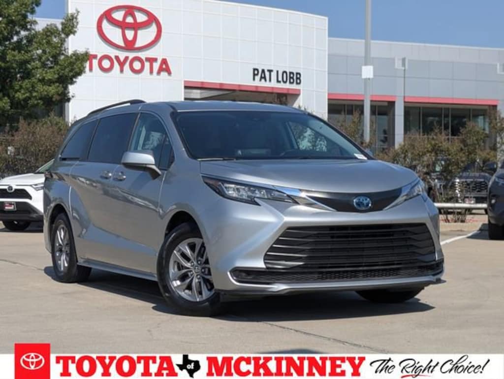 Used 2022 Toyota Sienna LE Van Passenger Van