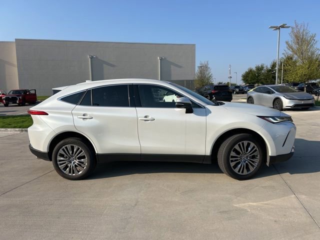 2023 Toyota Venza LE photo 2