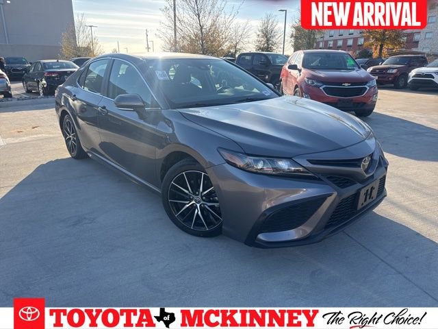 2024 Toyota Camry SE's photo