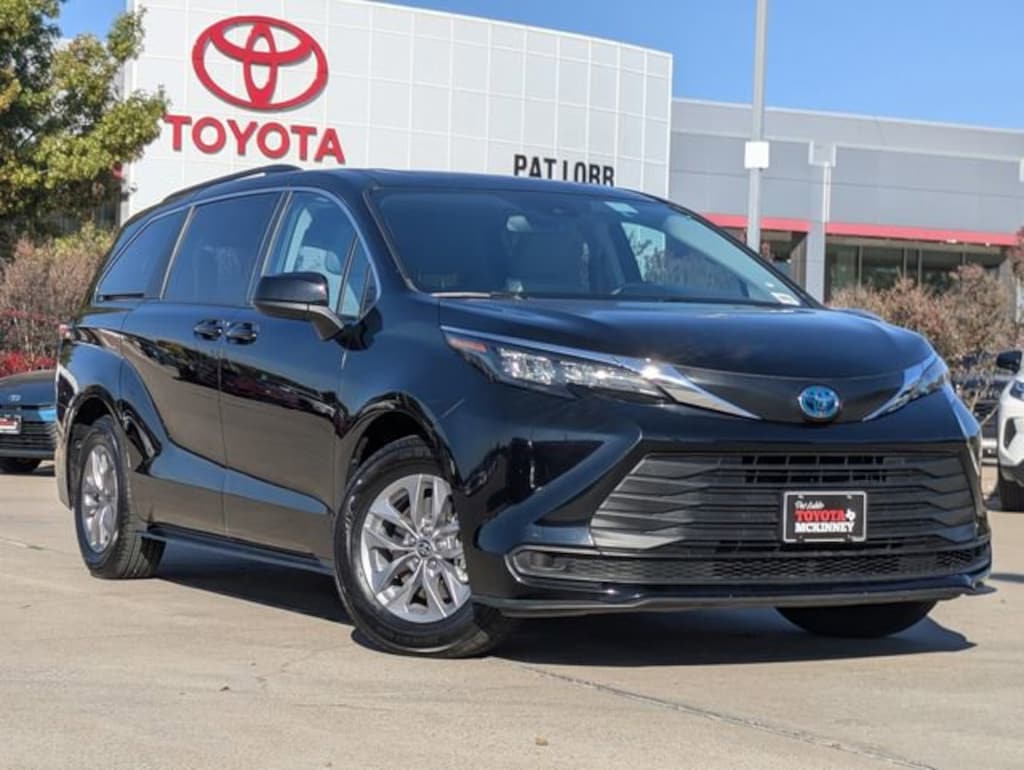 Used 2024 Toyota Sienna LE Van Passenger Van