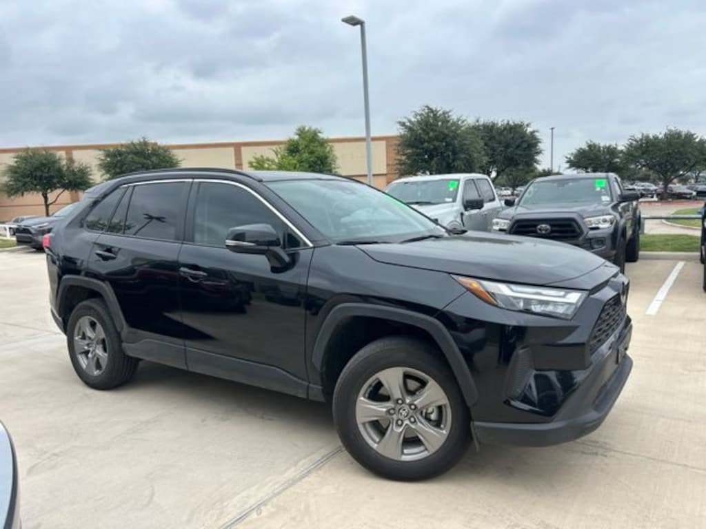 Used 2025 Toyota RAV4 Hybrid XLE SUV