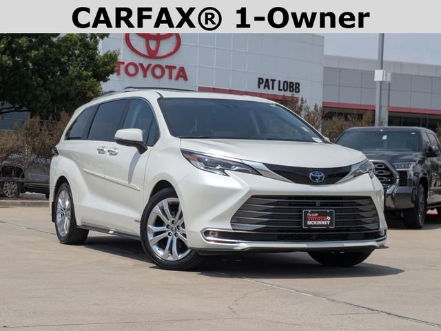 2021 Toyota Sienna Platinum photo 2