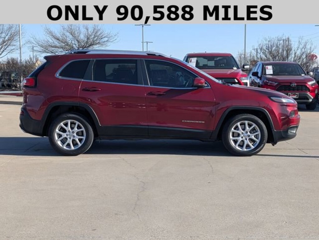 Used 2017 Jeep Cherokee Latitude SUV